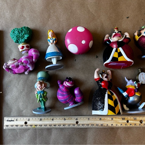 Lot of Alice in wonderland party decor and costume pieces made hatter, queen - Picture 6 of 16